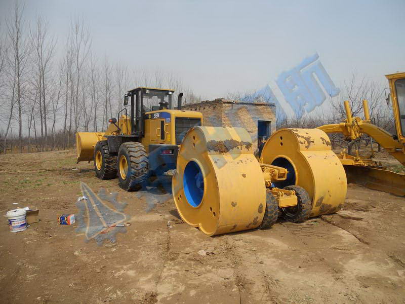 出租沖擊壓路機